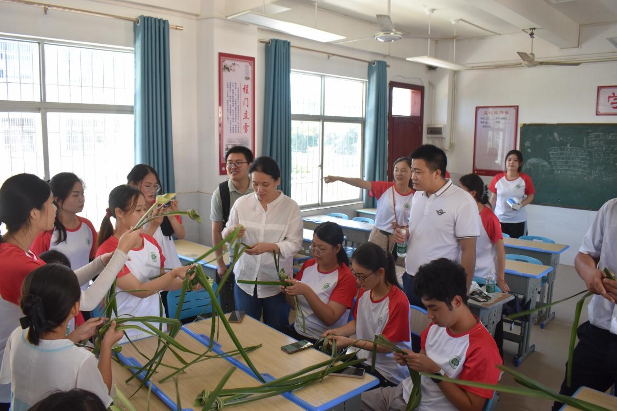 海南師范大學教育學院暑假三下鄉(xiāng)社會實踐活動紀實