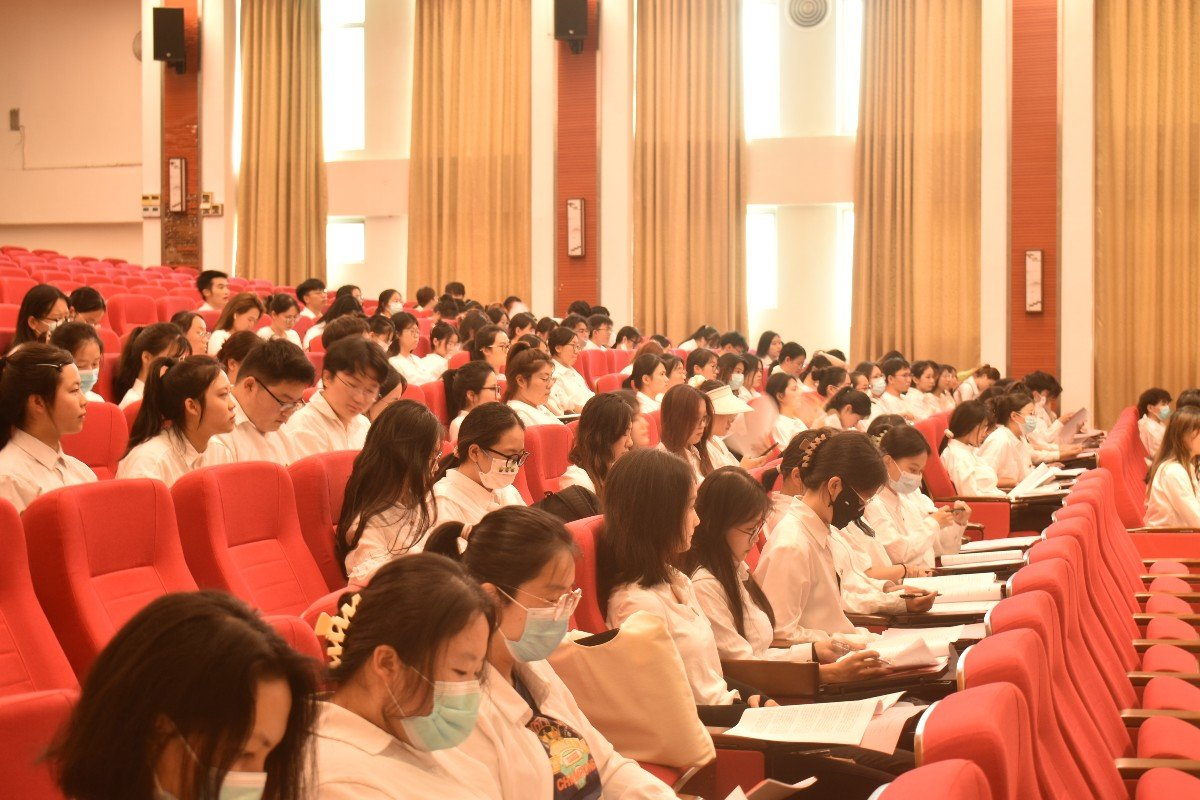 青年之聲?教育學(xué)院 第四次學(xué)生代表大會(huì)