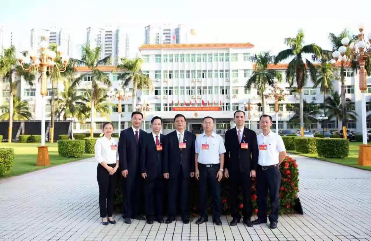 王欣慕：百舸爭(zhēng)流，奮楫者先