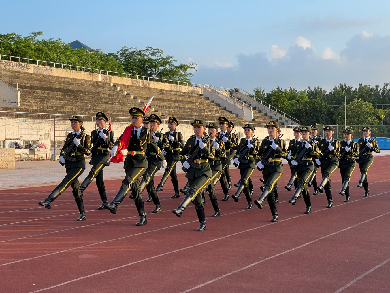 青年之聲?教育學(xué)院 “青春獻(xiàn)禮二十大，薪火傳承譜新篇”升旗儀式