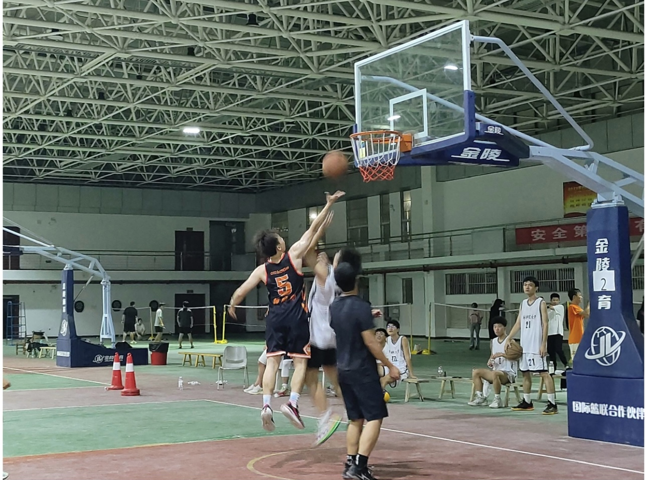 師生籃球友誼賽