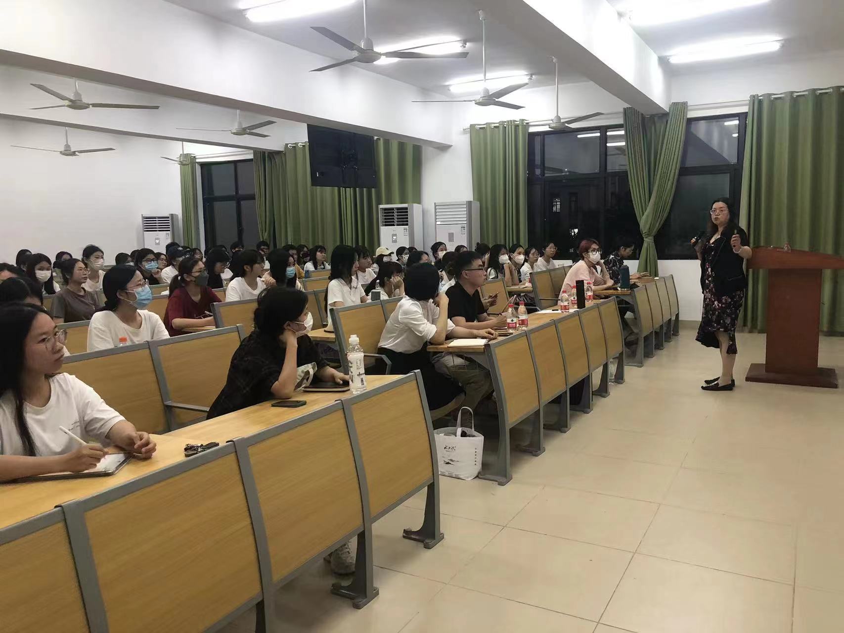 北京師范大學(xué)賀薈中教授來(lái)我院為特殊教育專業(yè)師生作講座