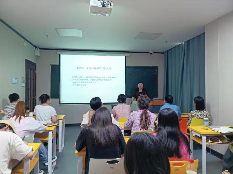 西南大學李姍澤教授來我院為學前教育專業(yè)研究生做專題講座