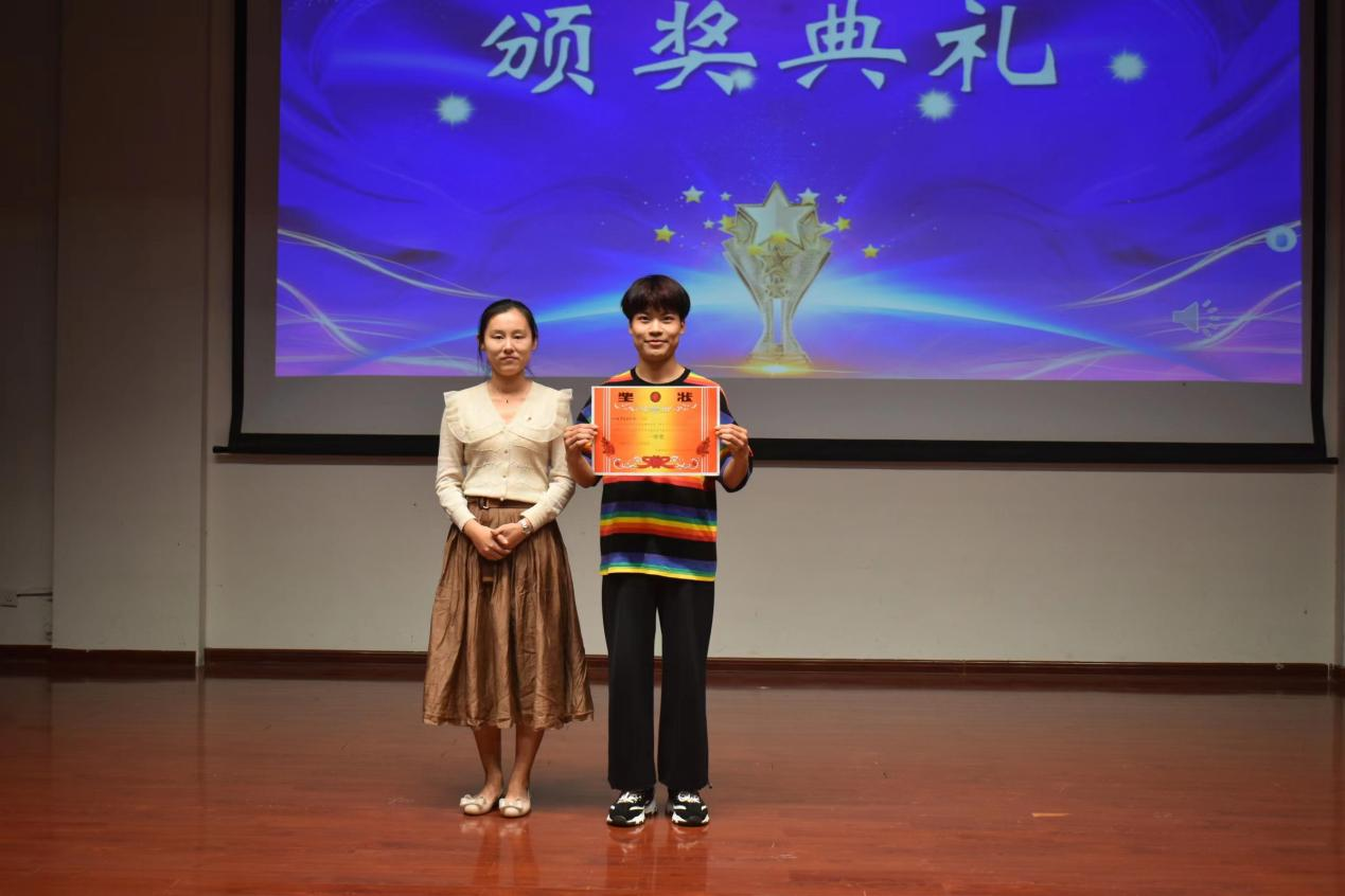 青年之聲 教育學(xué)院學(xué)習(xí)二十大、永遠(yuǎn)跟黨走、奮進(jìn)新征程主題團(tuán)日活動(dòng)