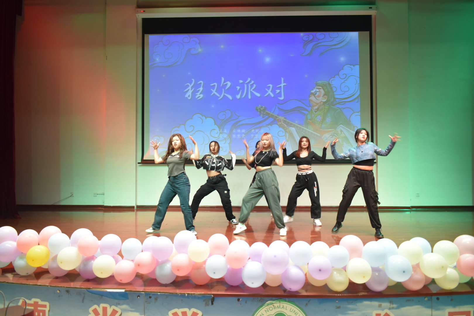 青年之聲?教育學院“聚是一教院,散是滿天星”畢業(yè)晚會