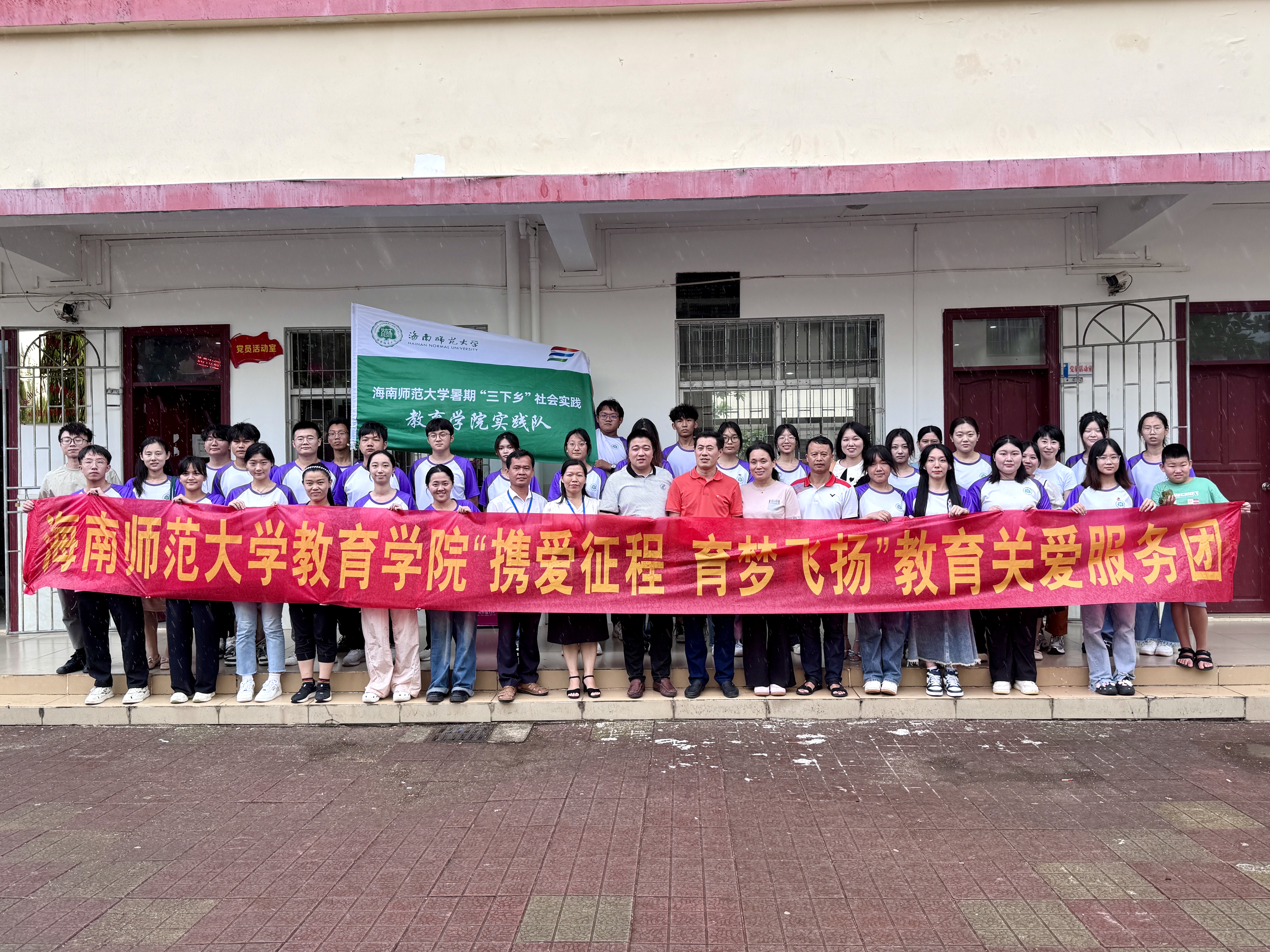 校領導看望慰問暑期“三下鄉(xiāng)”社會實踐團隊