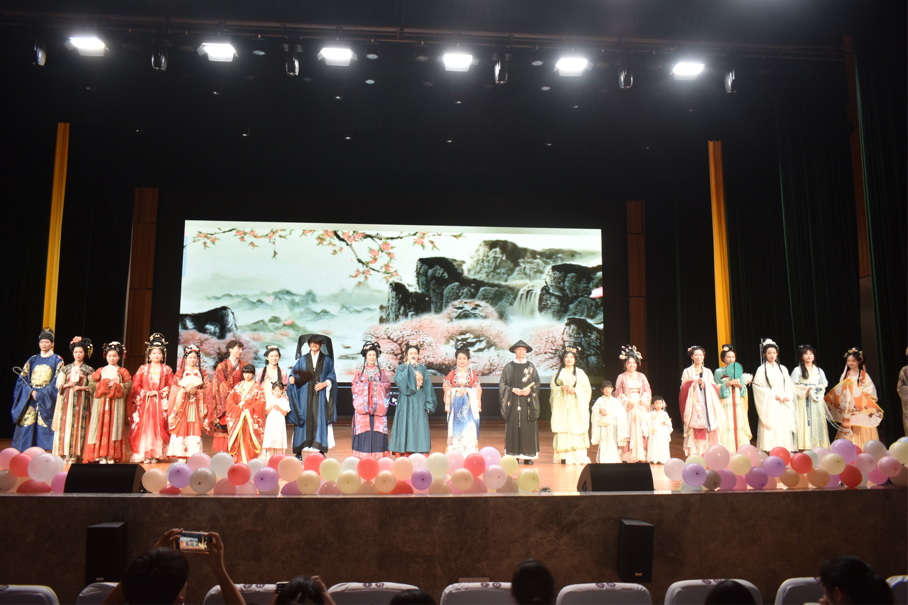 青年之聲?教育學(xué)院 “情系教院,執(zhí)夢(mèng)遠(yuǎn)航”畢業(yè)晚會(huì)