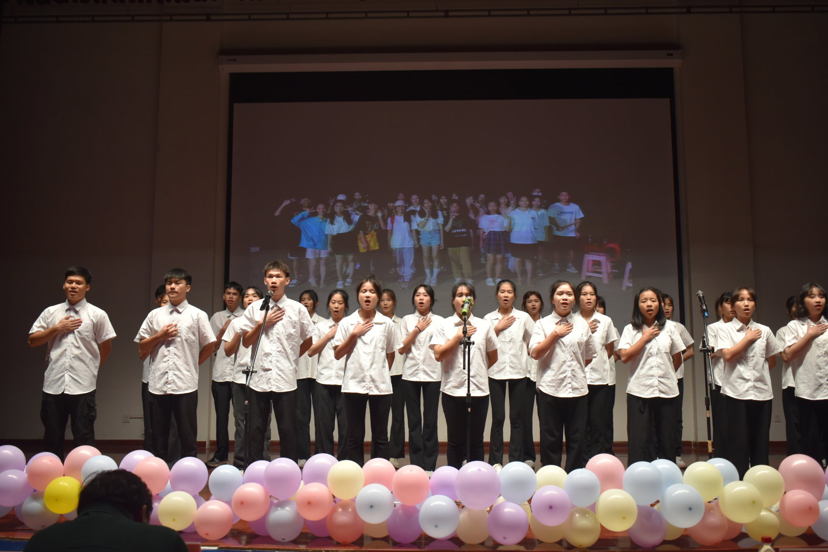 青年之聲?教育學(xué)院“聚是一教院,散是滿天星”畢業(yè)晚會(huì)