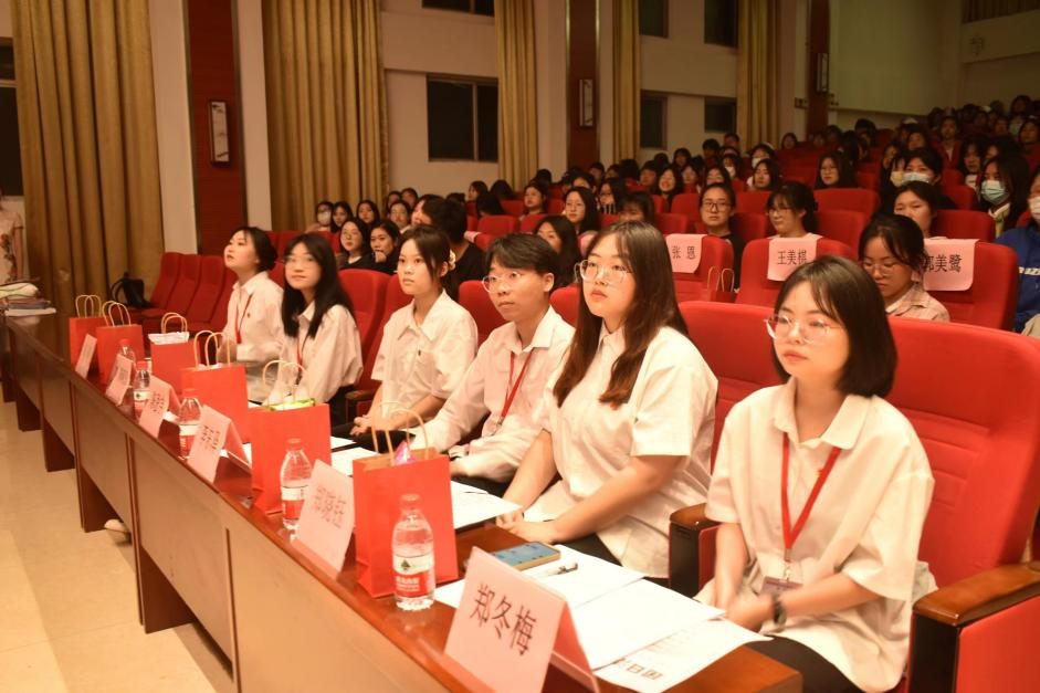 青年之聲 教育學(xué)院學(xué)習(xí)二十大、永遠(yuǎn)跟黨走、奮進(jìn)新征程主題團(tuán)日活動