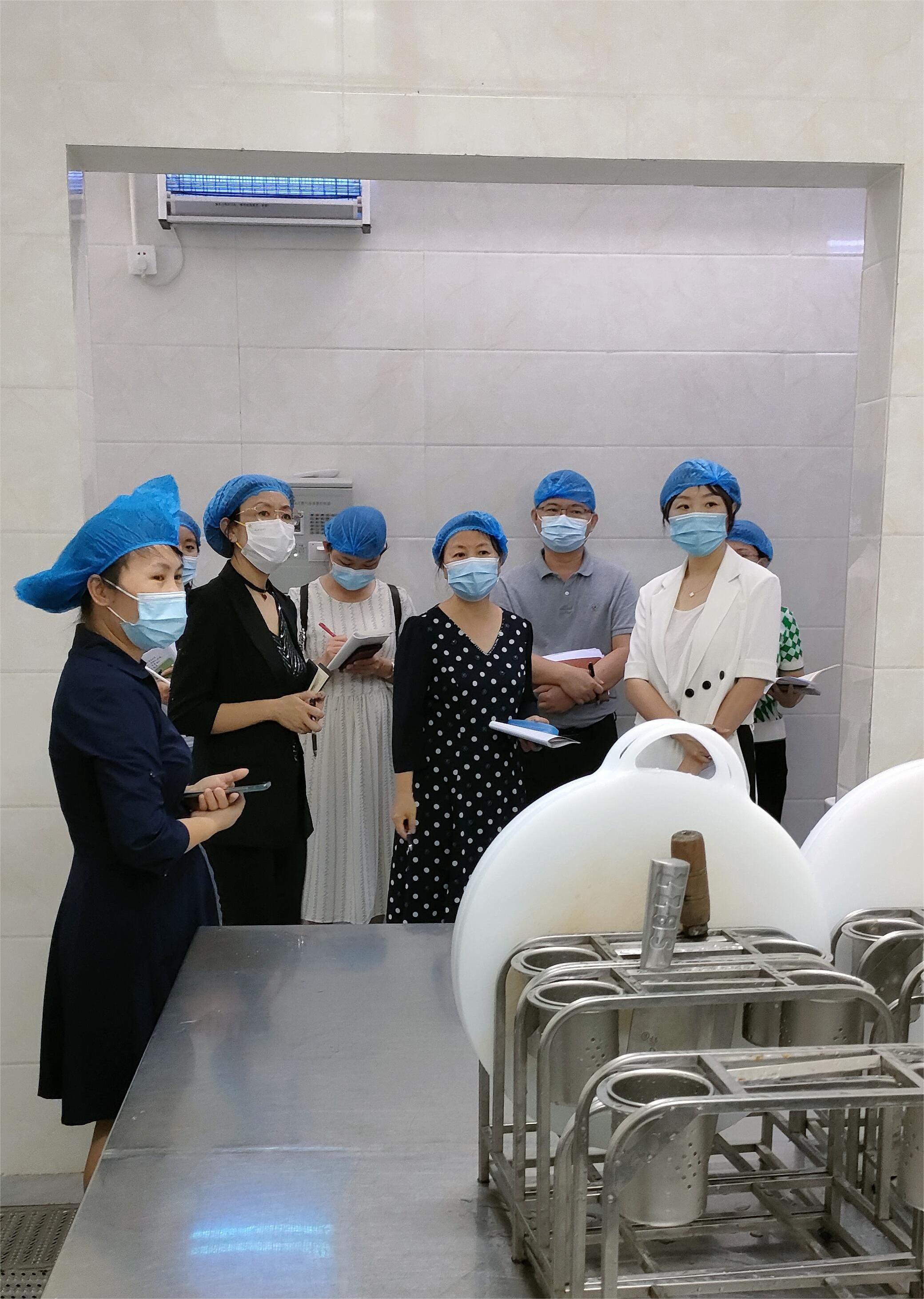 海南師范大學(xué)第九期學(xué)前教育幫扶項(xiàng)目專家組深入瓊中縣幼兒園指導(dǎo)