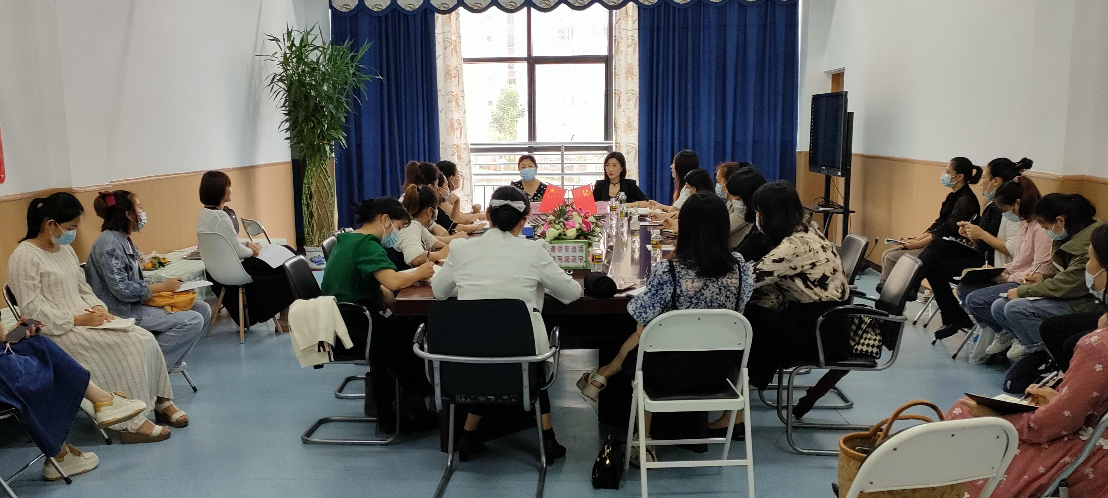 海南師范大學(xué)第九期學(xué)前教育幫扶項(xiàng)目專家組深入瓊中縣幼兒園指導(dǎo)