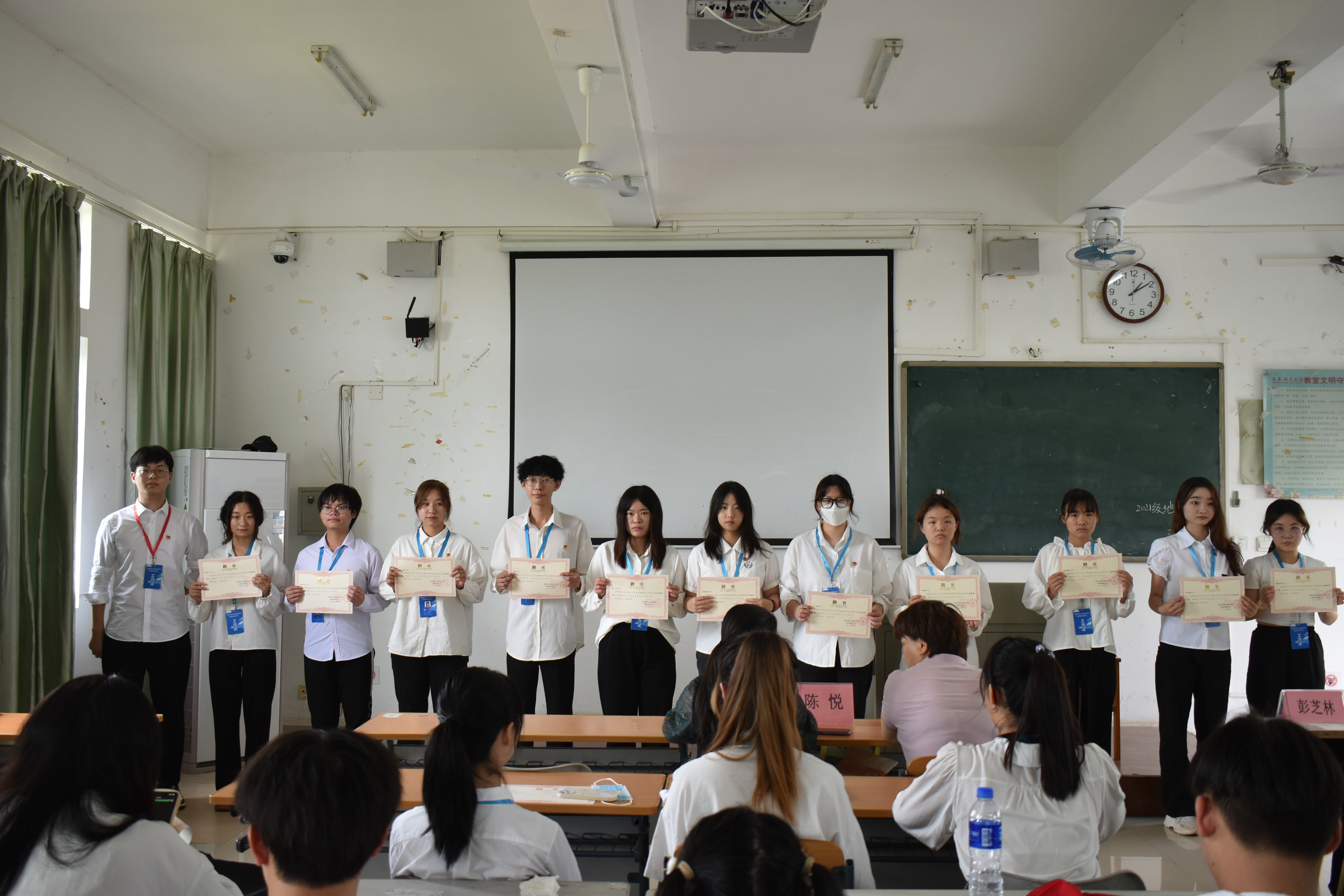 青年之聲?教育學(xué)院2021-2022教育學(xué)院團(tuán)委學(xué)生會(huì)受聘大會(huì)