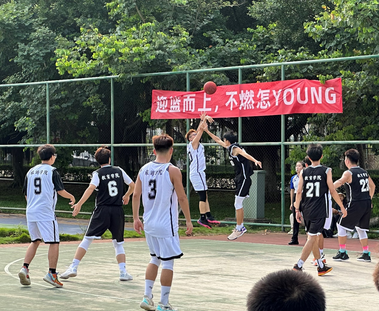 海南師范大學(xué)第三十屆“熱血青春‘籃’不住?團(tuán)結(jié)奮進(jìn)新征程”海獅杯迎新籃球聯(lián)賽