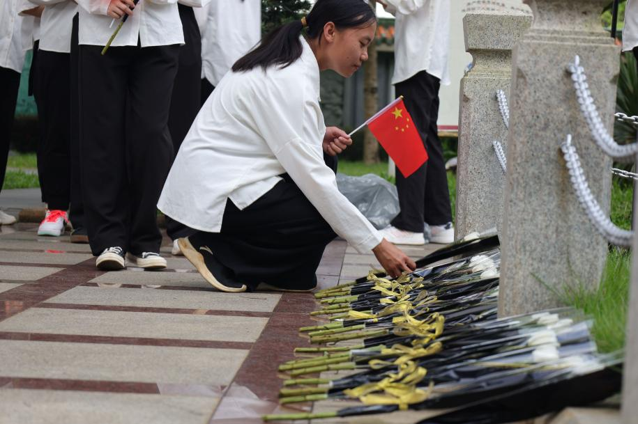 青年之聲?教育學(xué)院“以青春之名，赴百年之約”入團(tuán)儀式