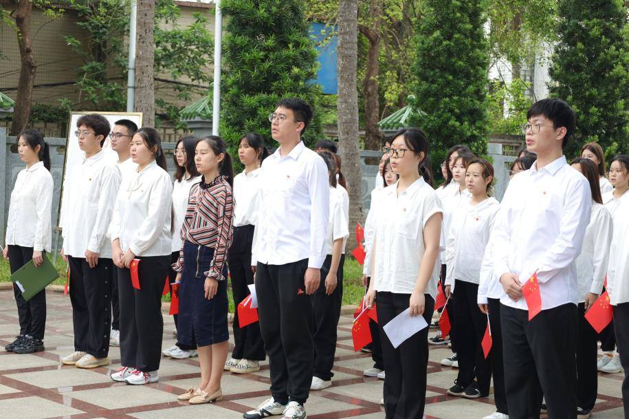 青年之聲?教育學(xué)院“以青春之名，赴百年之約”入團(tuán)儀式