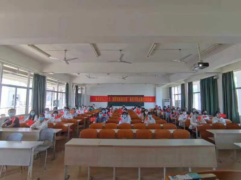 青年之聲?教育學(xué)院 觀看黨的二十大開幕會