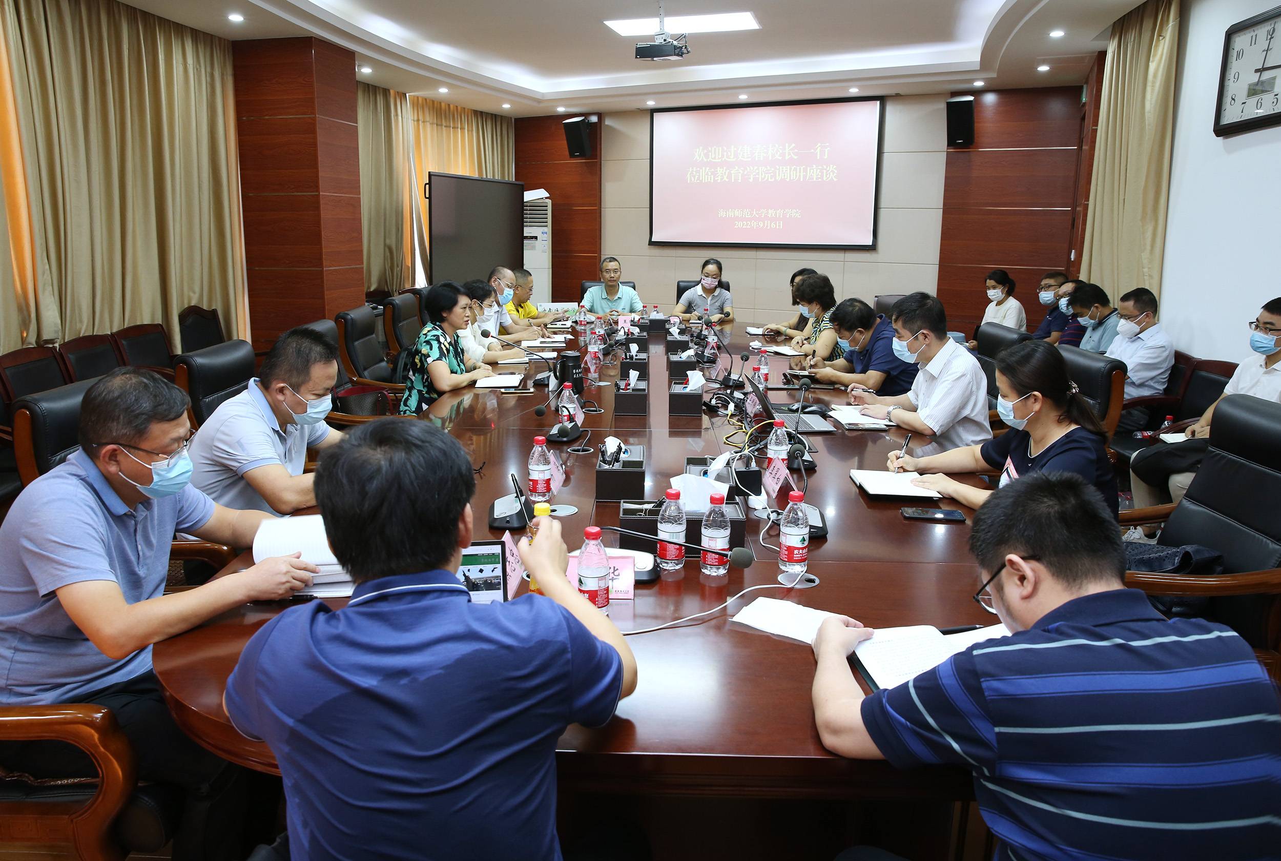 過建春校長到教育學(xué)院調(diào)研