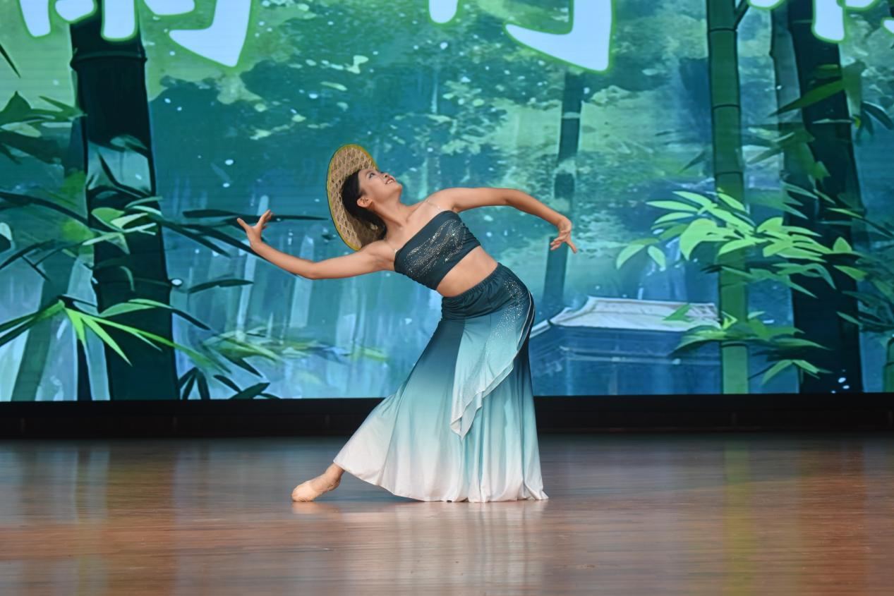 教育學院“愛承教院，載夢啟航”主題畢業(yè)晚會