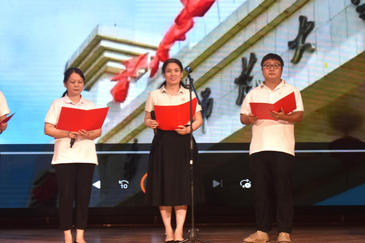 教育學院“愛承教院，載夢啟航”主題畢業(yè)晚會