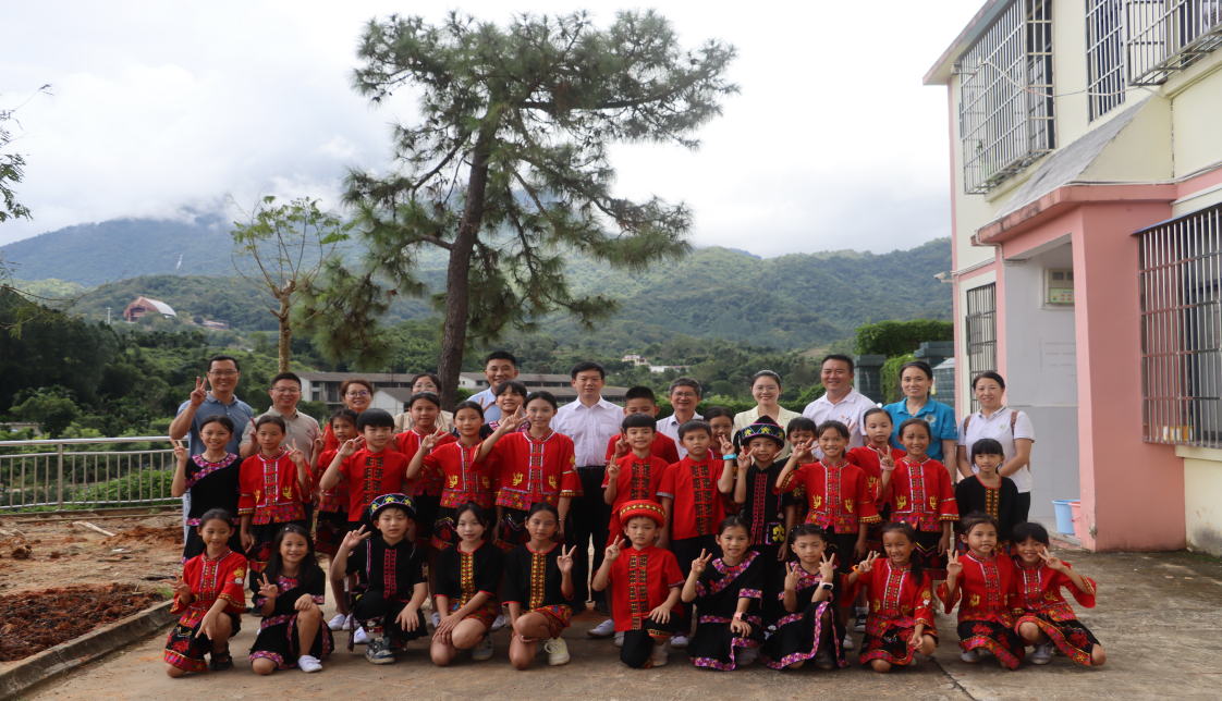 “根植希望，共育未來” 我院與五指山市水滿中心學(xué)校攜手舉辦植樹活動