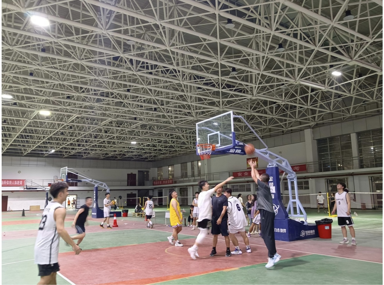 師生籃球友誼賽
