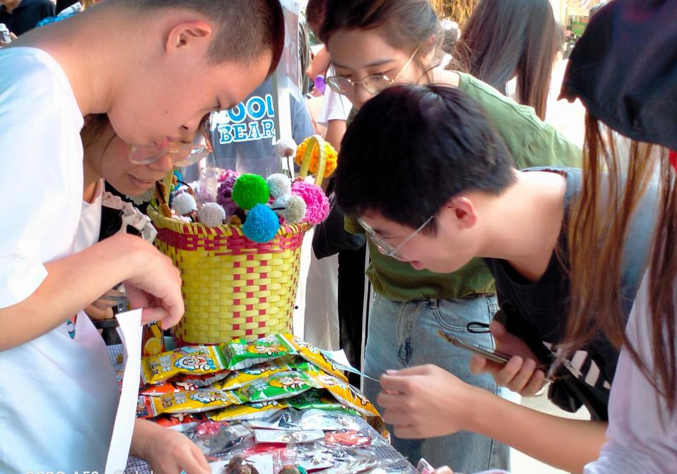 青年之聲?教育學(xué)院 “溫暖助殘日，義賣校園行”主題活動