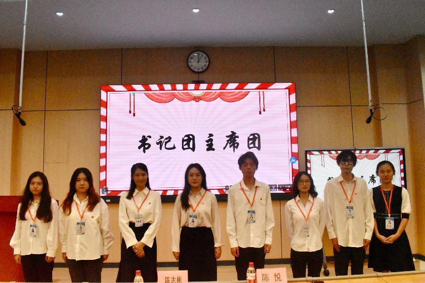 2023年教育學(xué)院團(tuán)委、學(xué)生會(huì)、青年志愿者協(xié)會(huì)、新媒體運(yùn)行中心授牌大會(huì)