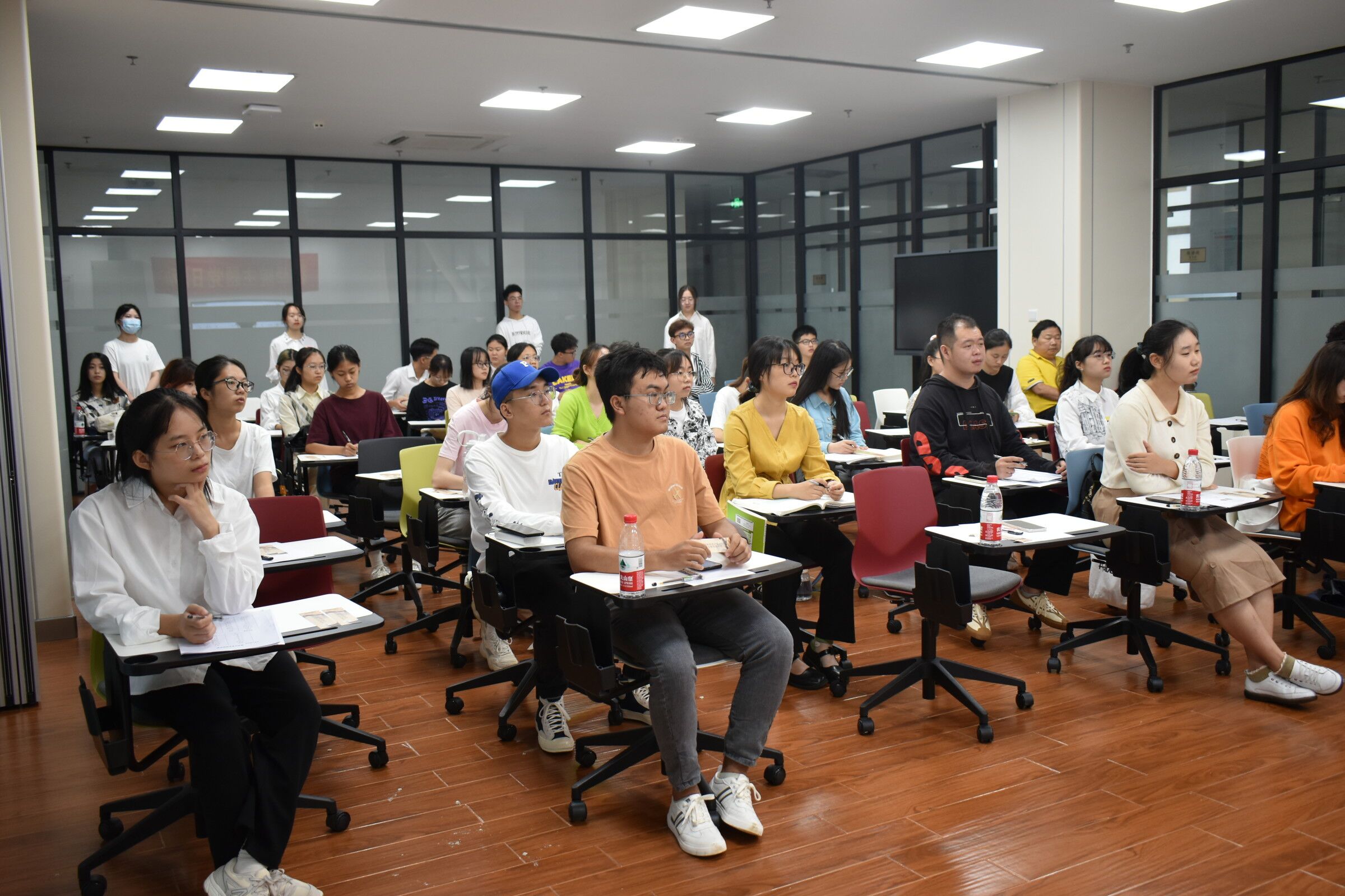 名著傳承文明，經(jīng)典浸潤(rùn)人生――青年之聲教育學(xué)院讀書分享會(huì)