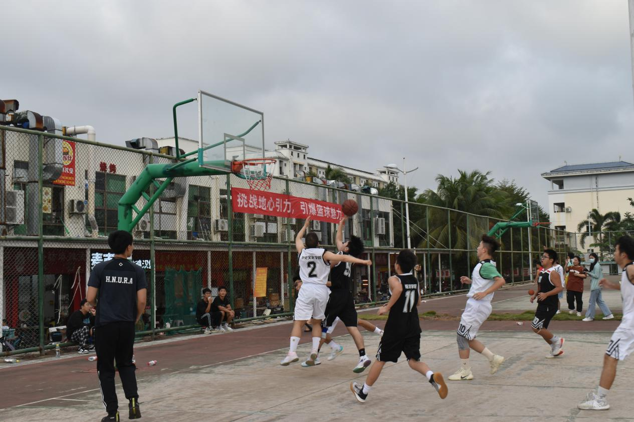 青年之聲?教育學(xué)院 “激情對(duì)抗展風(fēng)采,青春獻(xiàn)禮黨的二十大”校籃球賽