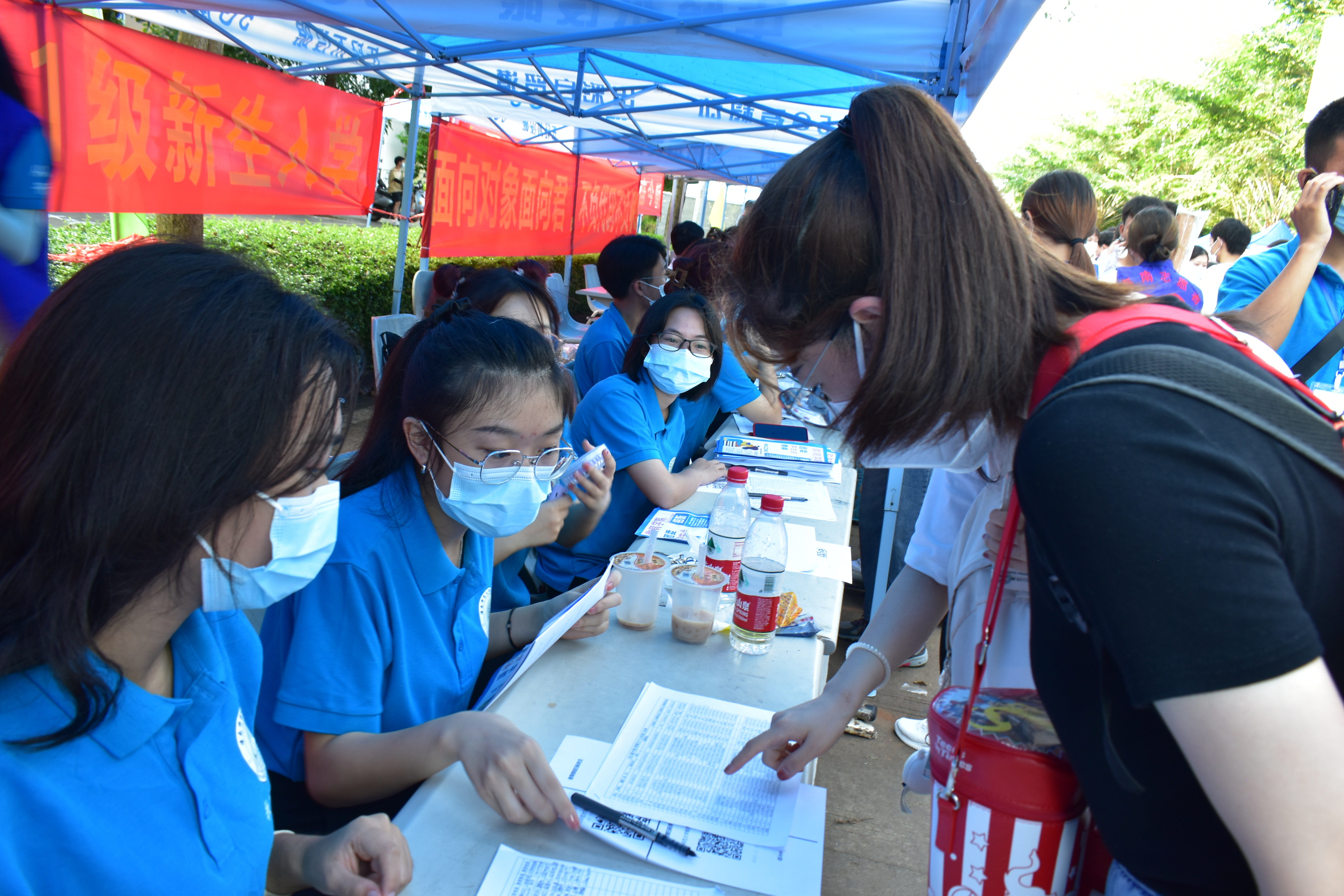 青年之聲教育學(xué)院校道迎新與走寢活動(dòng)