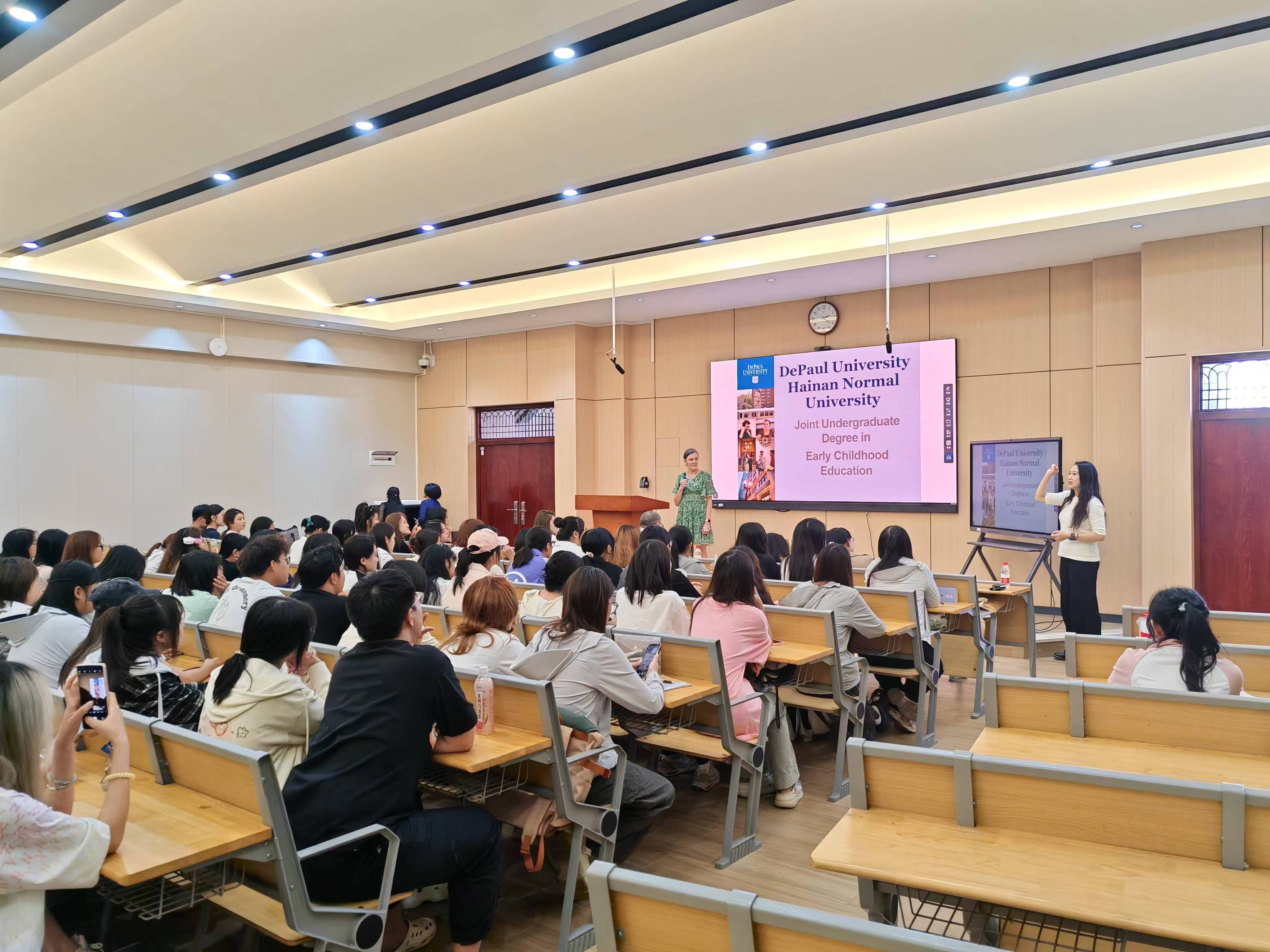 美國德保羅大學代表團與教育學院學前教育專業(yè)(中外合作)師生舉行座談會