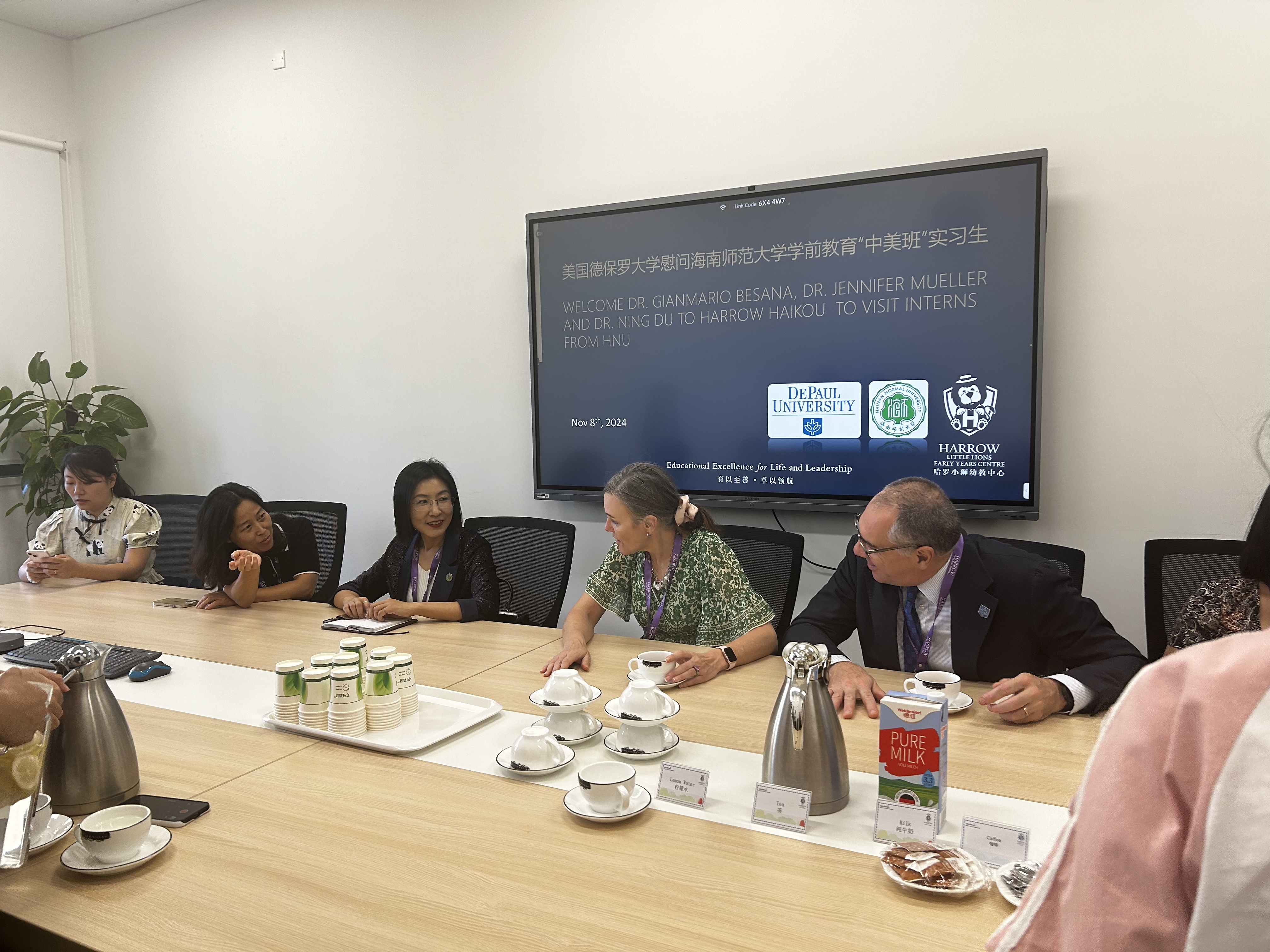 美國德保羅大學代表團與教育學院學前教育專業(yè)(中外合作)師生舉行座談會